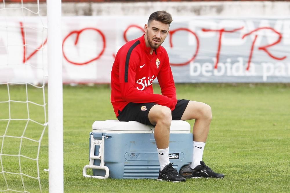 Entrenamiento del Sporting tras la derrota frente al Barcelona