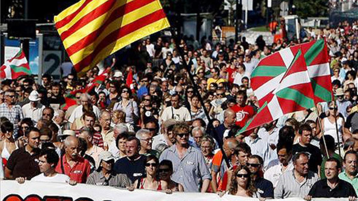 La cabecera de la manifestación en favor de la autodeterminación y en solidaridad con Catalunya