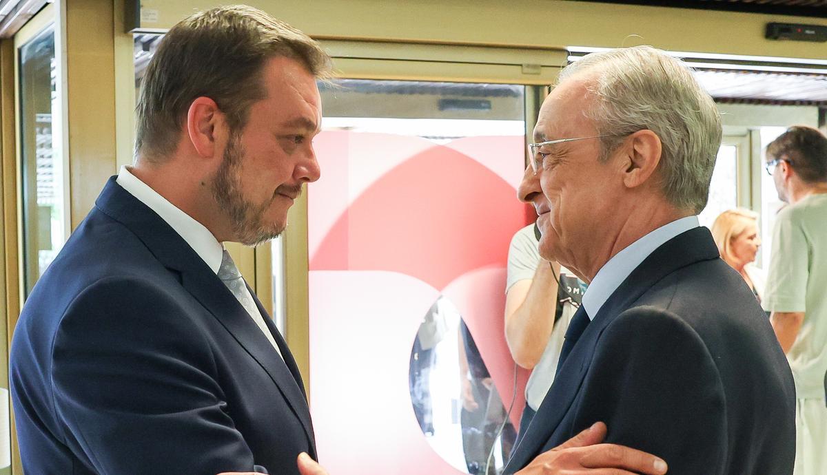 El nuevo secretario de Estado para el Deporte, Víctor Francos, junto al presidente del Real Madrid, Florentino Pérez.