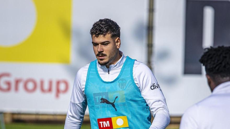 Dos bajas y una novedad para Corberán para recibir al Elche