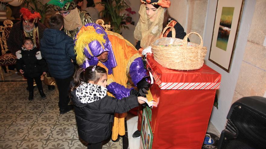 Més imatges de la recepció dels patges a Figueres, a l&#039;EMPORDÀ d&#039;aquest dimarts