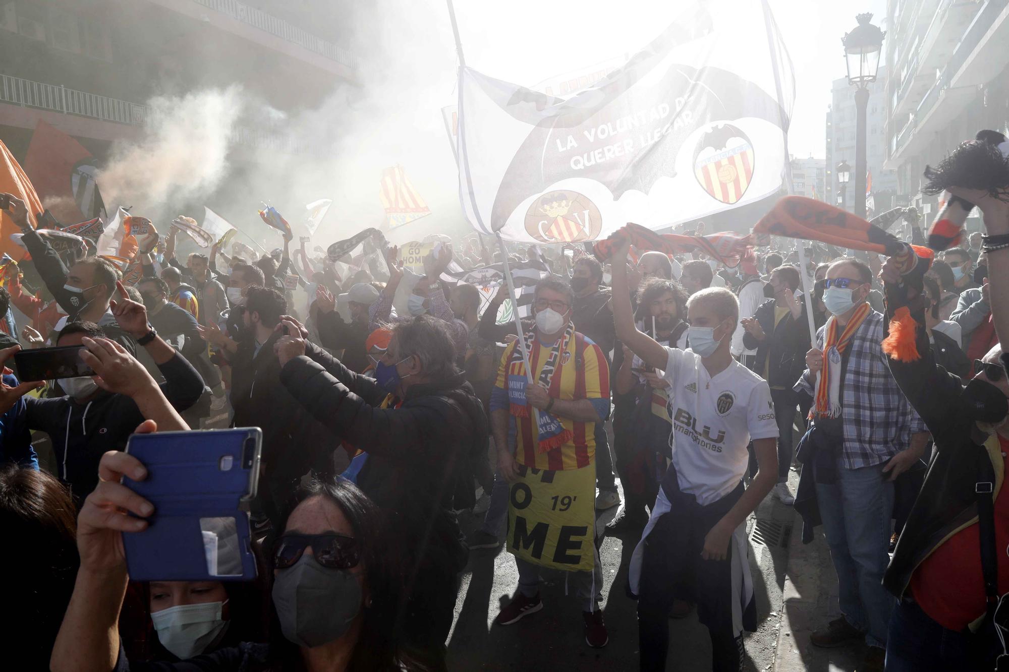 Manifestación contra Peter Lim