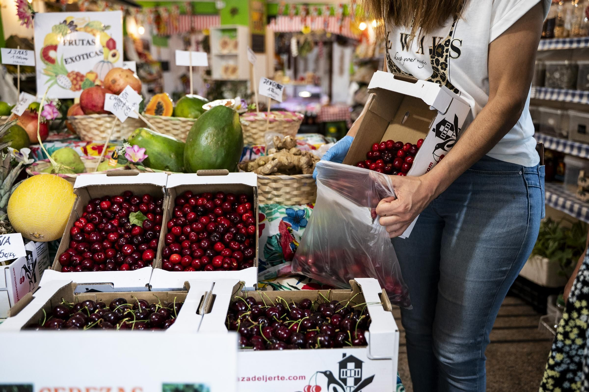 Llegan las frutas de hueso a los establecimientos comerciales
