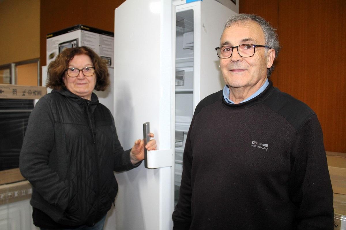 Carme Huix i Enric Asparó dins de l'establiment