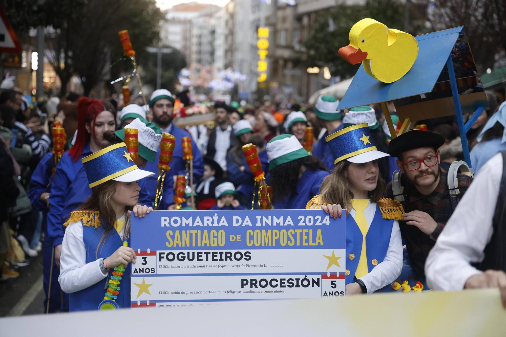 Santiago disfruta del tradicional desfile de Martes de Entroido