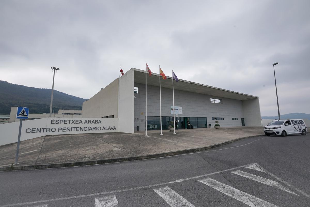 Entrada del centro penitenciario de Zaballa, en Álava.