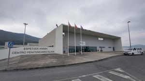 Interior acosta al País Basc 11 presos d’ETA més