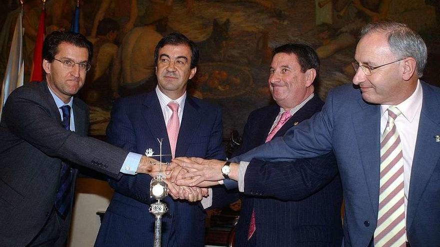 Feijóo, Álvarez-Cascos, Vázquez y Pose, en la firma del acuerdo de 2004 para urbanizar los muelles.