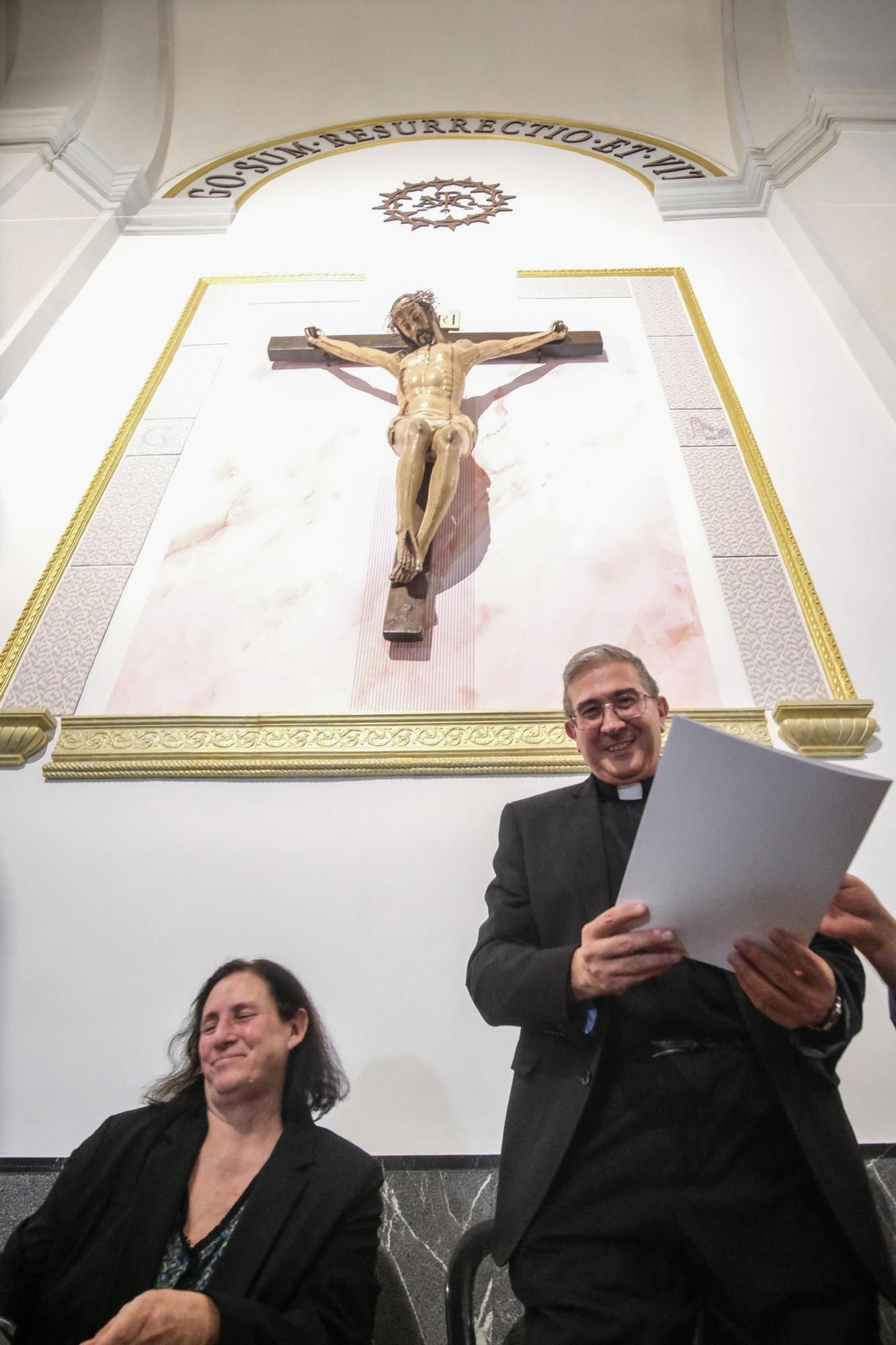 Así ha sido la presentación y bendición del restaurado Cristo de la Vida de Crevillent