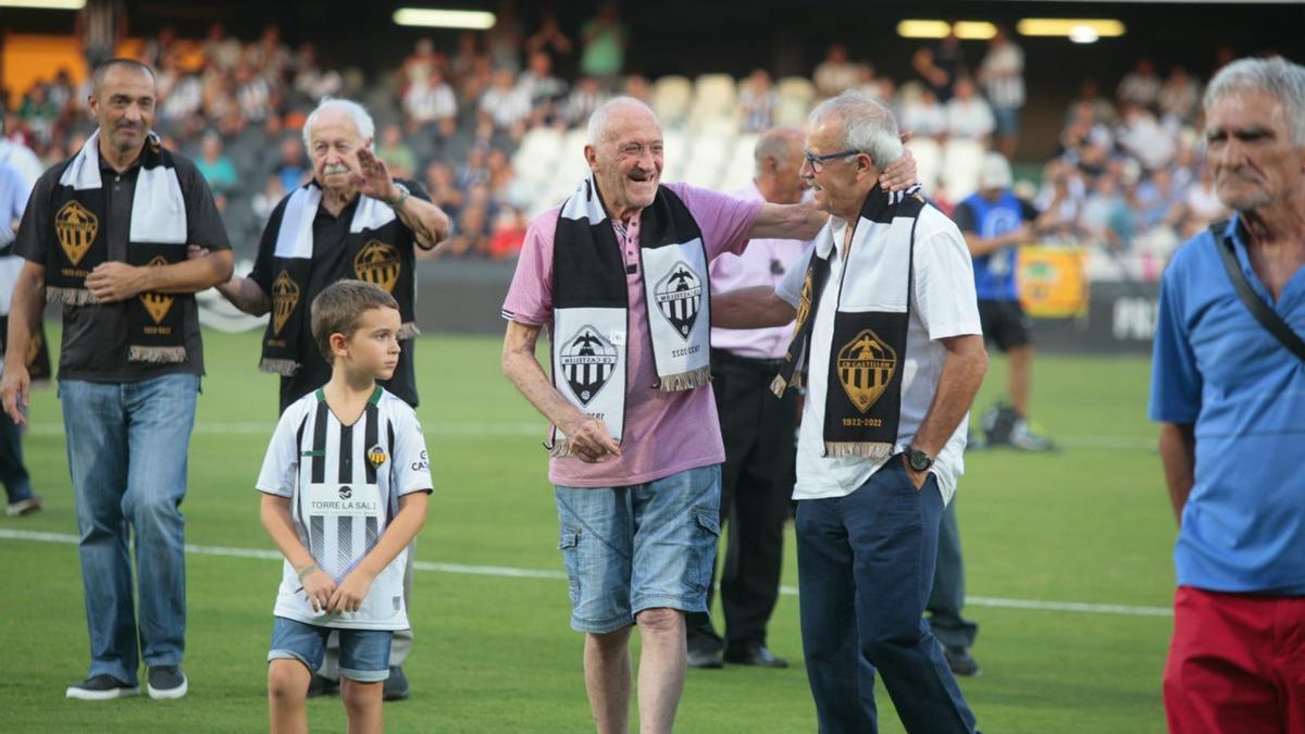 Algunos de los tantos exjugadores del Castellón que se han citado en Castalia