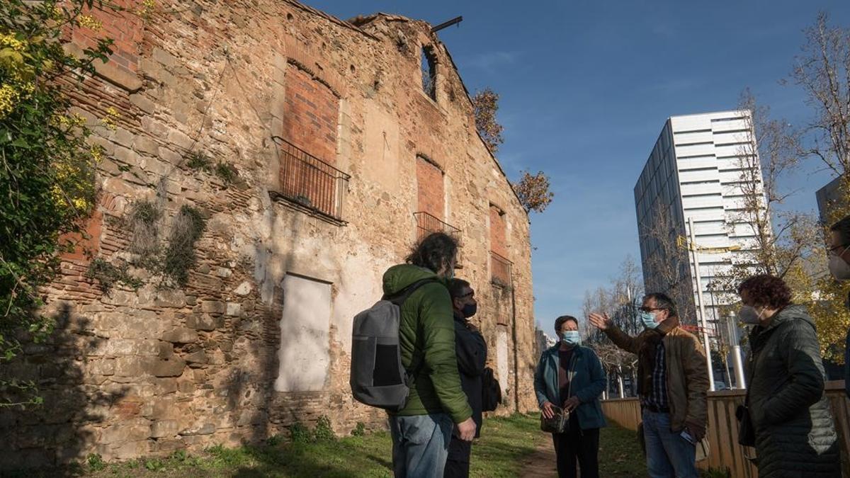 Barcelona 22 12 2020  Erase una vez en el barrio (47)  PORTA  Los vecinos de Porta piden una actuacion urgente en la masia de Can Valent  FOTOGRAFO SERGI CONESA