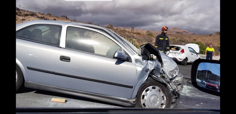 Un accidente múltiple en San Agustín bloquea la autopista del Sur