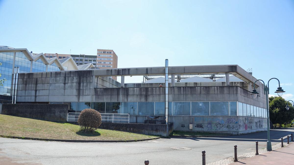 Exterior del centro polideportivo de San Diego, en A Coruña.