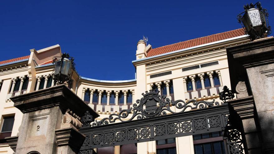 Façana del Peguera, on es faran els cursos i els actes i commemoracions al matí