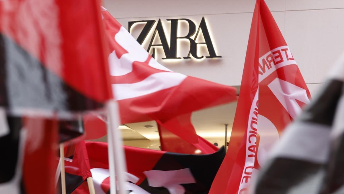 Protesta convocada per la CGT davant una botiga del Zara a Madrid