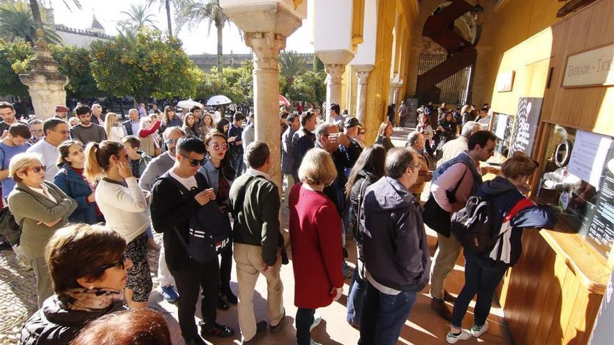 El buen tiempo contribuye a llenar los alojamientos durante el puente festivo