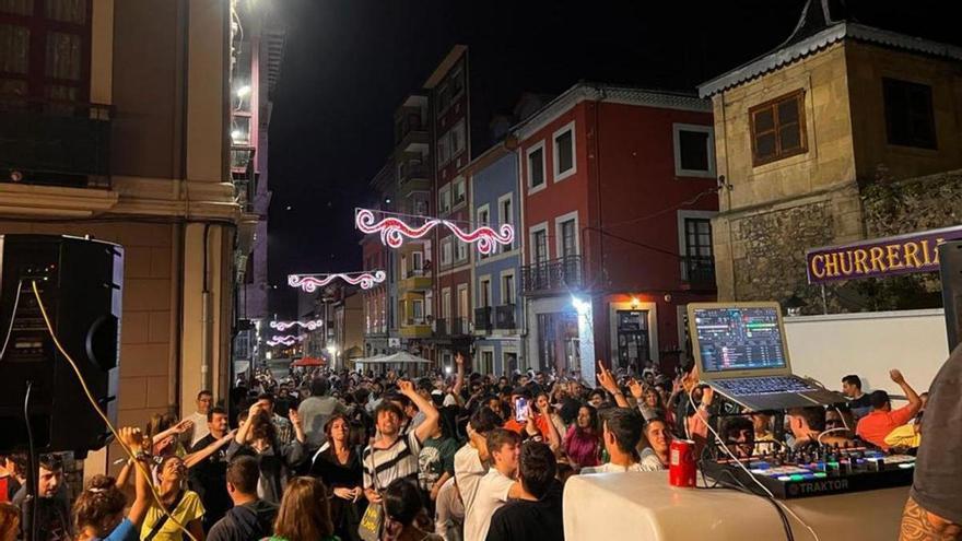 Ambiente en la calle Rivero durante las pasadas fiestas de San Pedro.