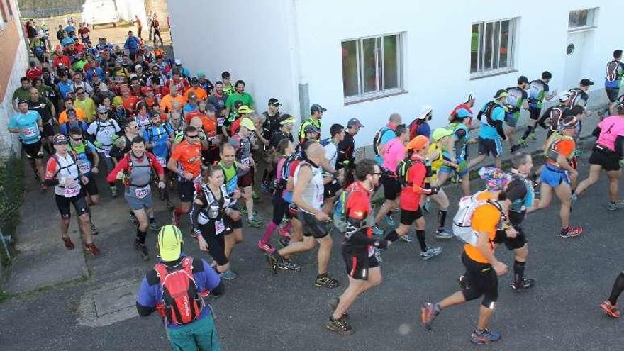 Un instante de la salida del Trail de Vilatuxe de 2015. // Bernabé/Gutier