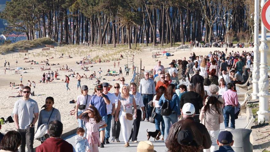 ¿Tiene Vigo más de 300.000 habitantes?