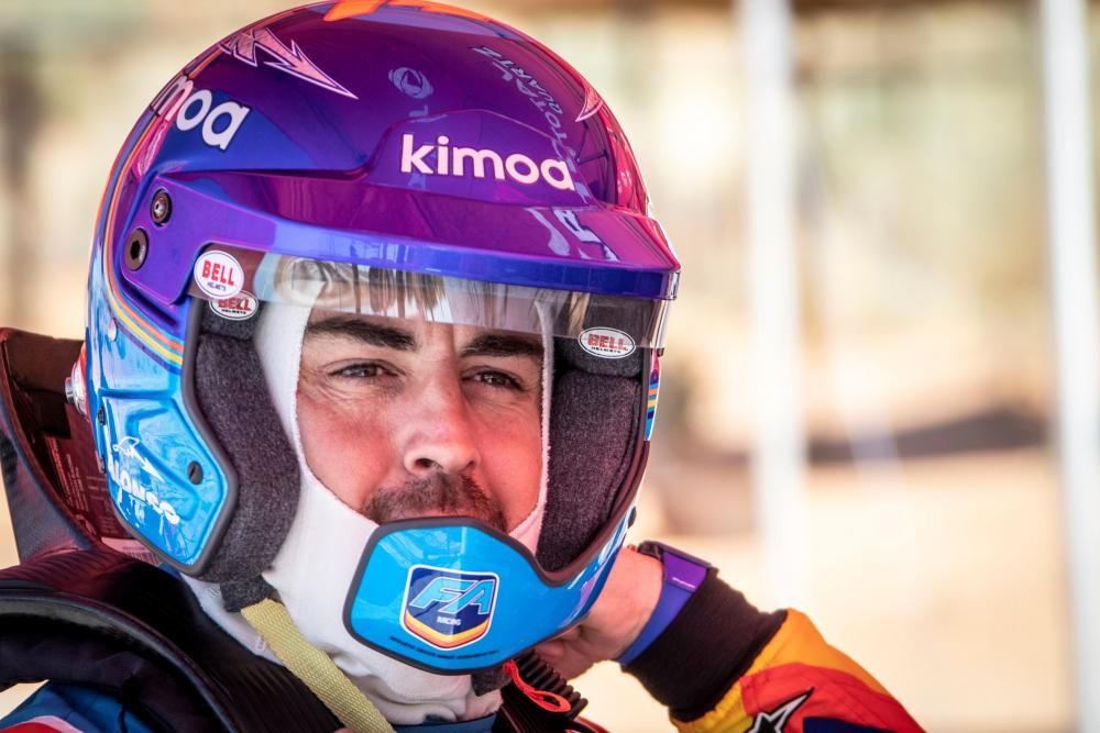 Fernando Alonso ensaya para el Dakar
