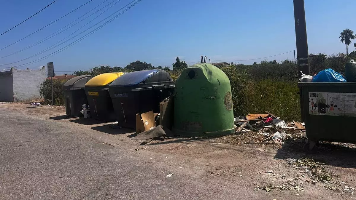 Malestar por vertidos incontrolados en la Marjaleria: «este camino es el contenedor de Castellón»