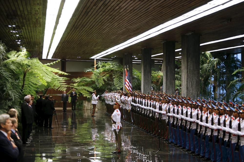 Raúl Castro recibe a Obama en el Palacio de la Rev