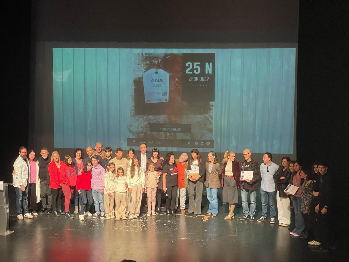 Entrega de premios del concurso del IES Alfaguar 'Te quiero con cordura'.