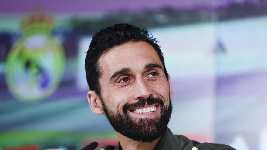 Arbeloa le devuelve la pulla a Flick tras la goleada contra el Atlético: "Preguntadle al Barcelona"