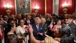 El rey Carlos III protagoniza este divertido momento bailando una danza tradicional