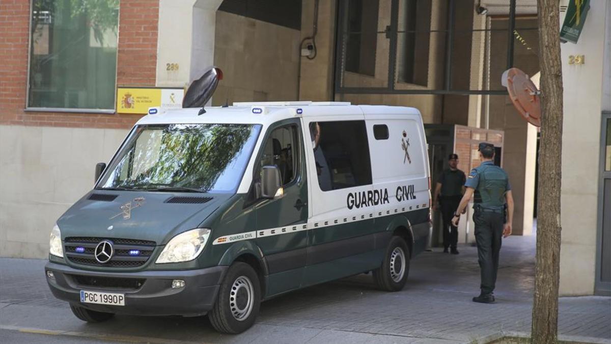 Rosell ha abandonado el cuartel en una furgoneta de la Guardia Civil