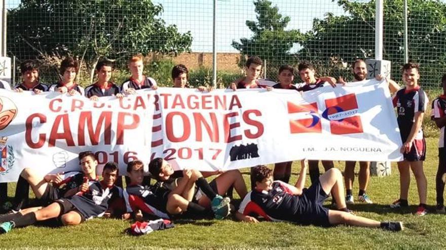 El CRU Cartagena, celebrando su nuevo título.