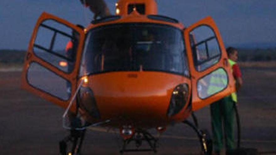 Rescatan a dos hombres tras estrellarse su helicóptero en el mar