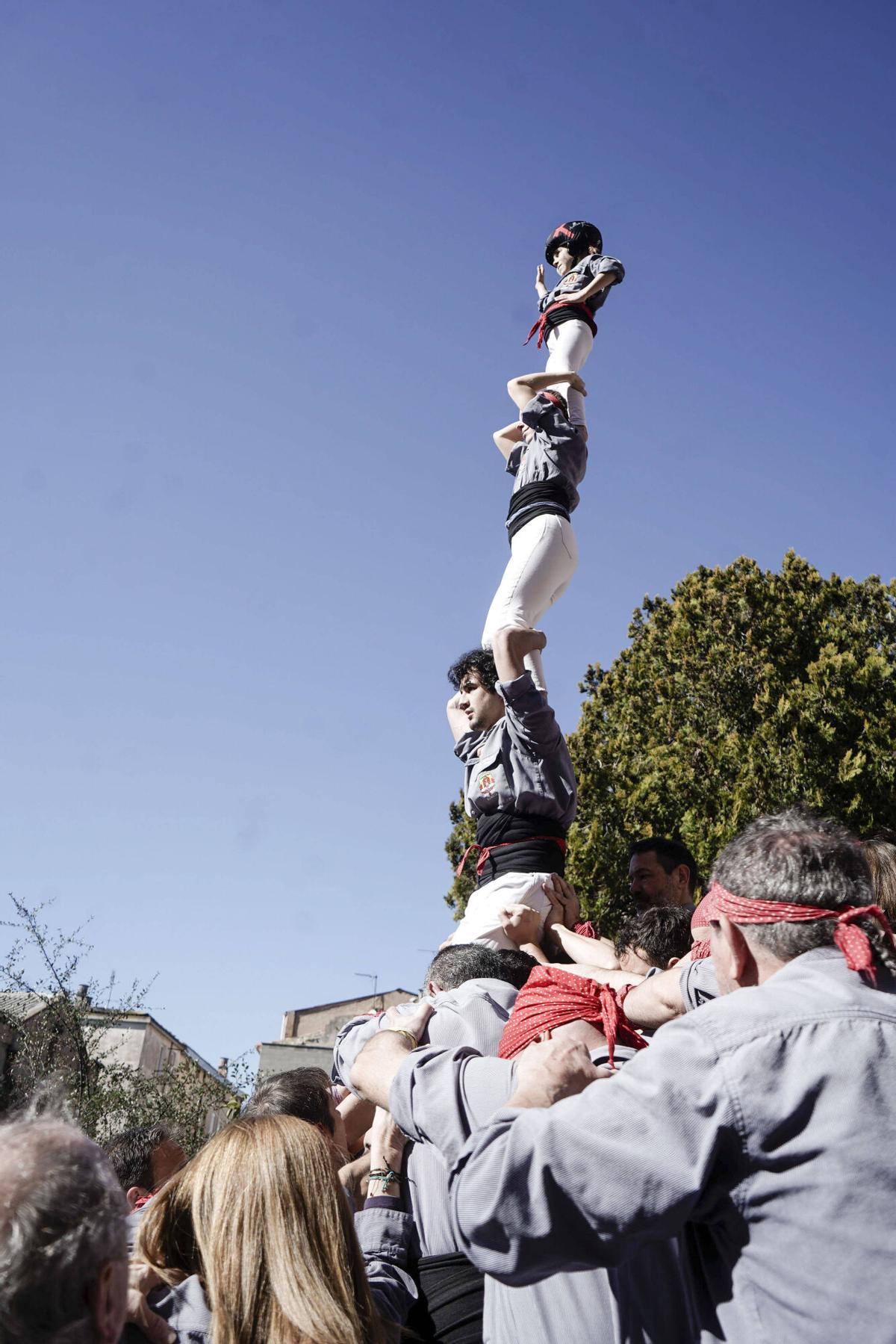 La pujada i baixada del pilar de quatre dels Tirallongues a Manresa