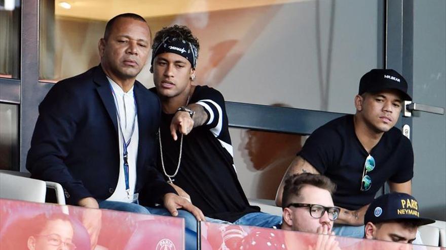 Neymar busca una salida del PSG, según la prensa francesa
