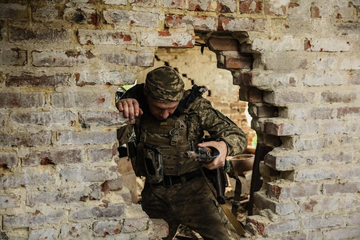 Ukrainian forces near the frontline in eastern Ukraine amid Russia's invasion