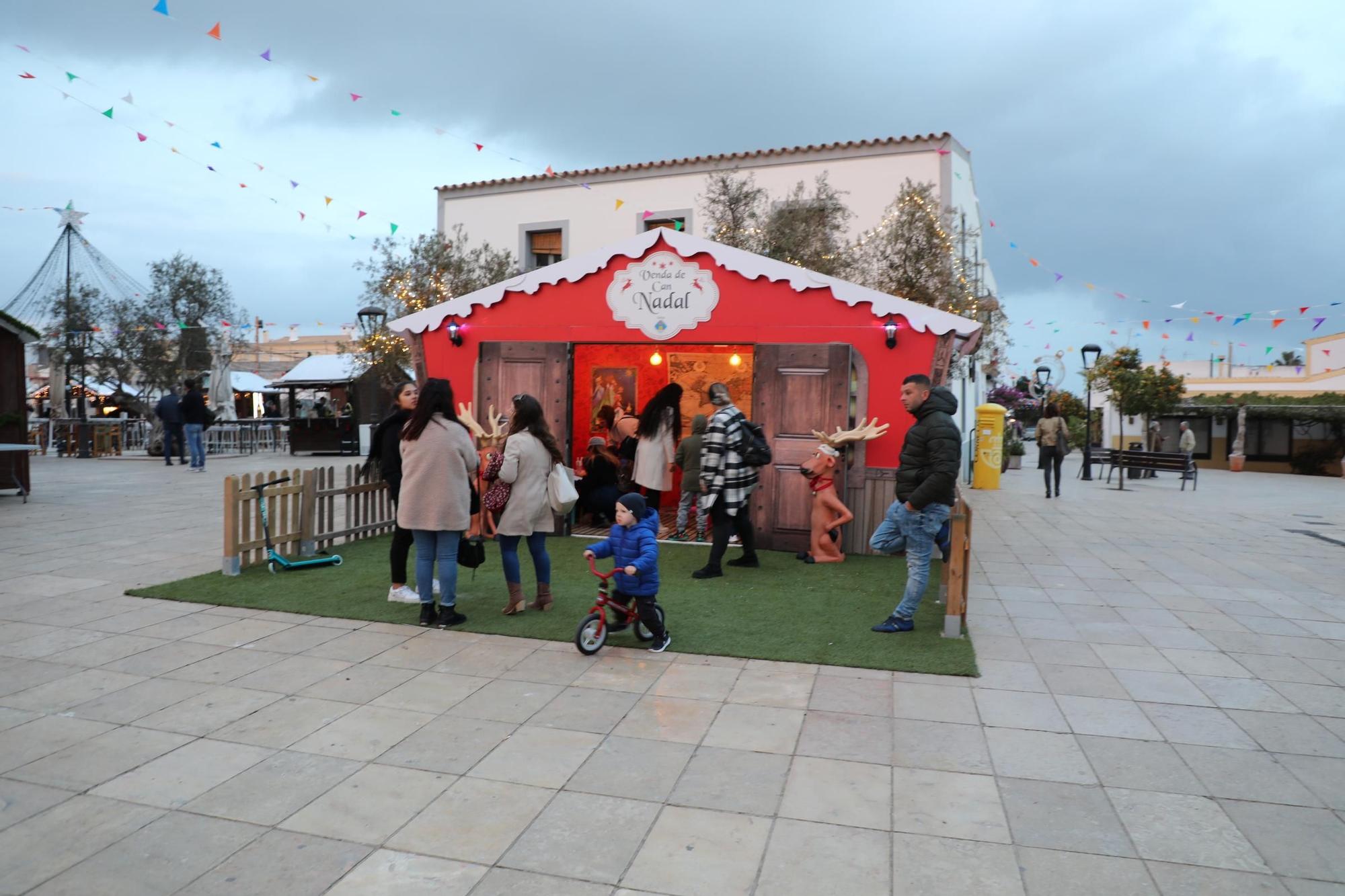 Descubre las fotos del inicio de las Fiestas de Navidad en Formentera