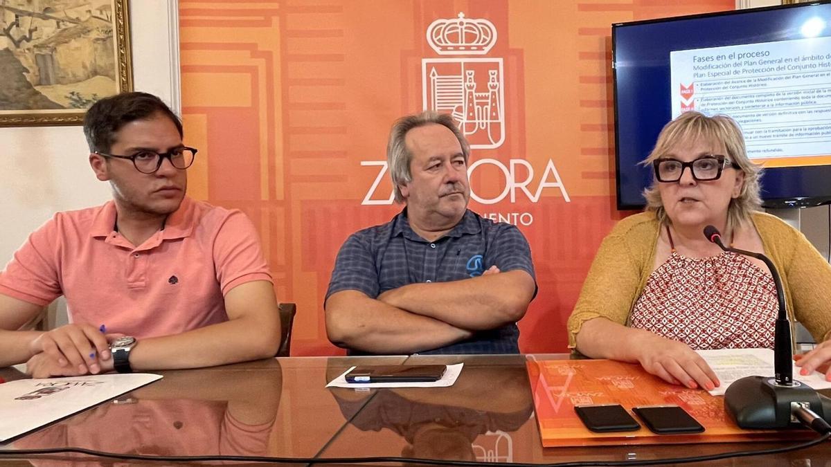 El alcalde de Zamora, Francisco Guarido, y el concejal de Obras, Movilidad, Infraestructura y Participación Ciudadana, Pablo Novo, informan sobre contenidos de la Junta de Gobierno Local