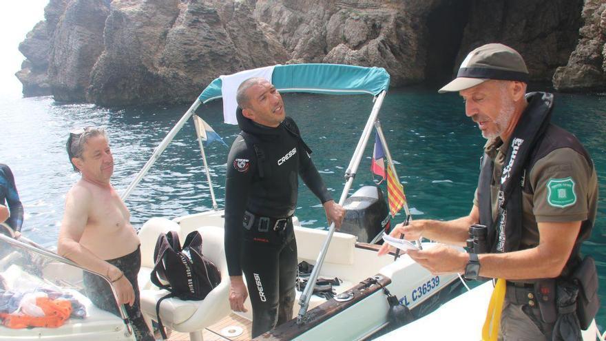 VÍDEO | Els Agents Rurals intensifiquen la vigilància per mar al cap de Creus, les illes Medes i el litoral de l'Empordà