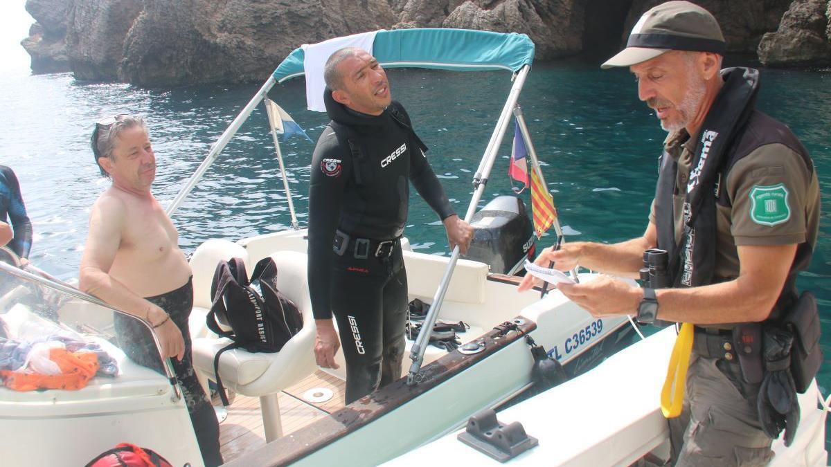 VÍDEO | Els Agents Rurals intensifiquen la vigilància per mar al cap de Creus, les illes Medes i el litoral de l'Empordà