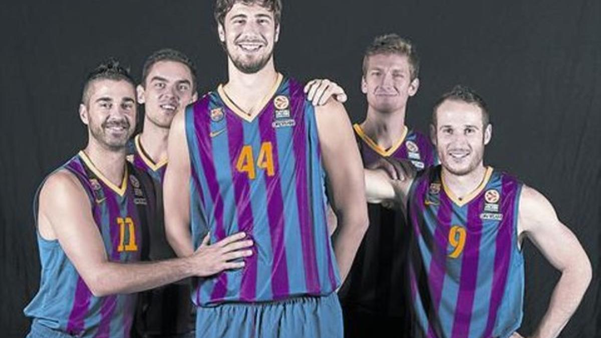 Navarro, Satoransky, Tomic, Doellman y Huertas, en la sesión de fotos del equipo.