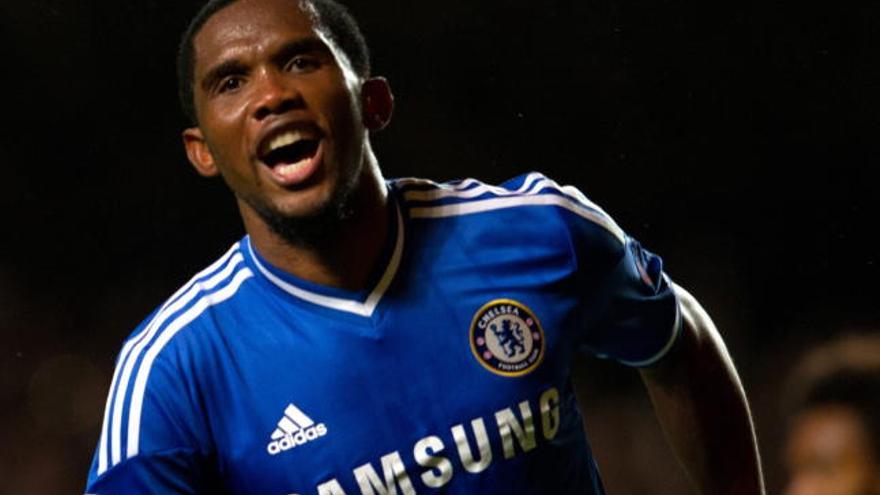 Samuel Eto&#039;o celebra uno de sus goles.