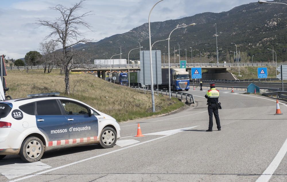 Col·lapse a la Jonquera pel tall a l'AP-7 a Figueres