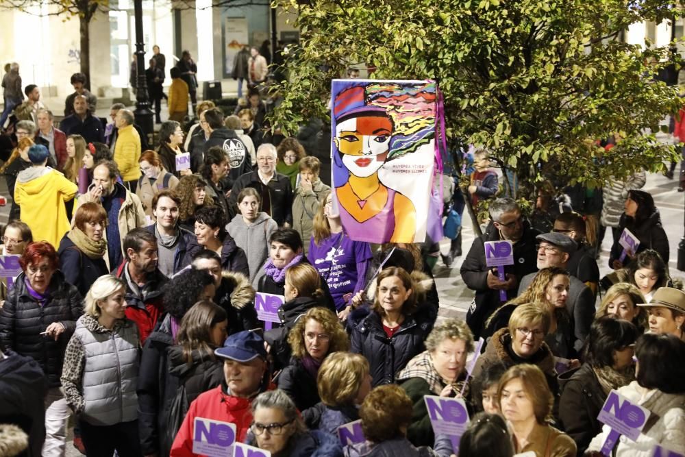 25N: Manifestación en Gijón contra la violencia de género