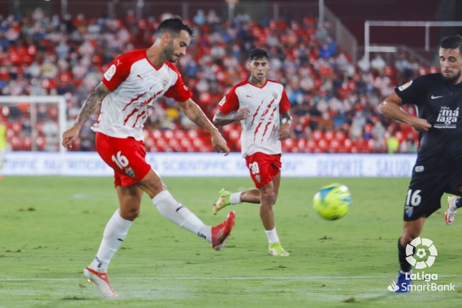 Las imágenes del UD Almería - Málaga CF de la cuarta jornada de LaLiga SmartBank