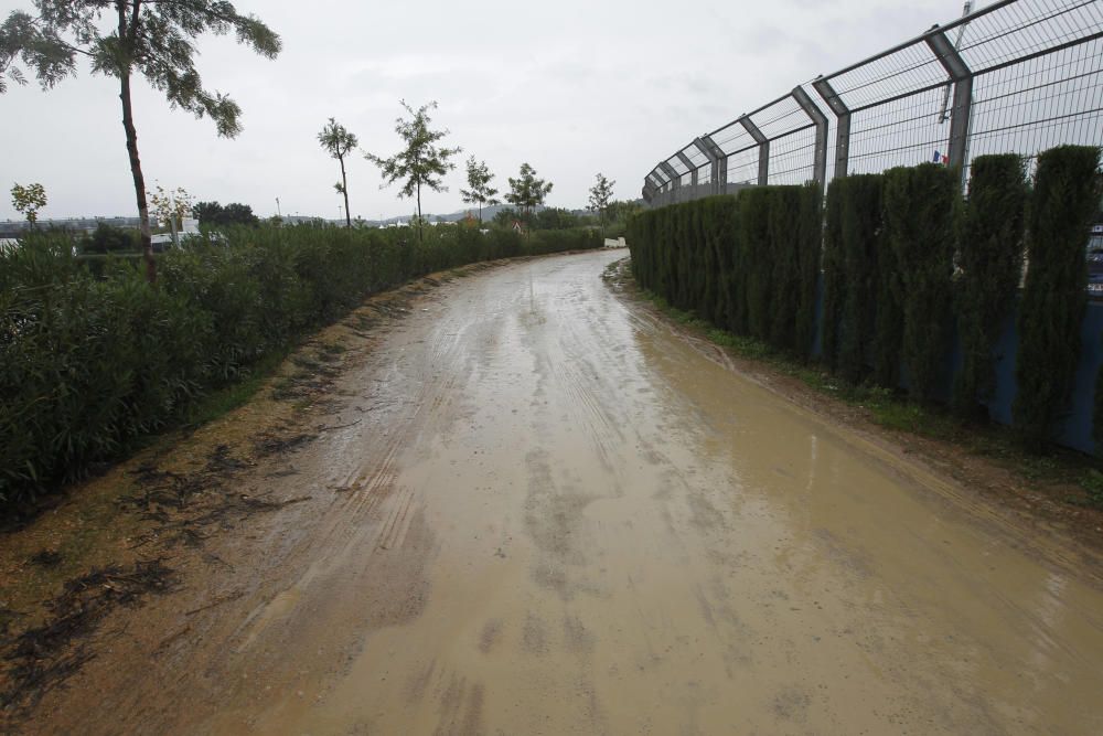 Zonas del camping de Cheste embarradas por las lluvias