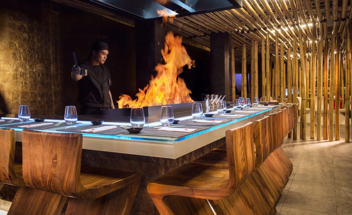 La barra abierta de teppanyaki es todo un espectáculo de fuego y sabor, creada para disfrutar. |  | FOTOS: MINAMI JAPANESE RESTAURANT
