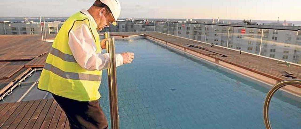 El arquitecto Patxi Mangado visitó el lunes las obras.