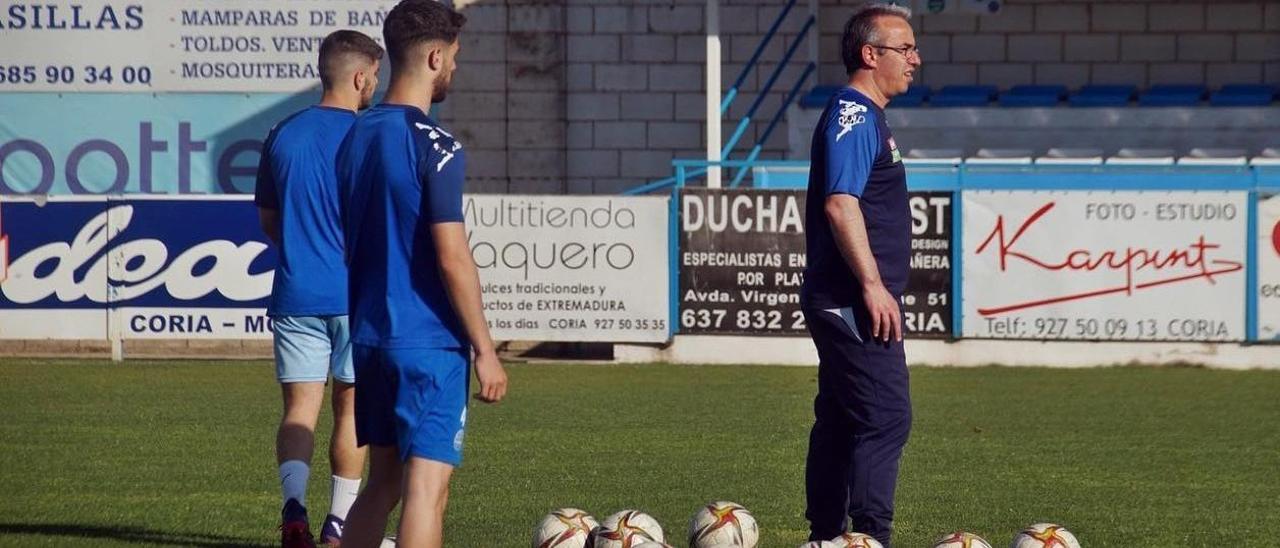 Urquía, derecha, en un entrenamiento de la campaña pasada.