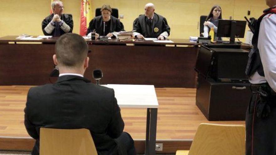 D&#039;esquenes, l&#039;acusat d&#039;intentar assassinar una dona i els seus fills a Banyoles