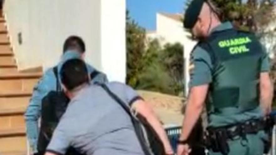 La Guardia Civil interviene doscientos falsos relojes de lujo en Menorca